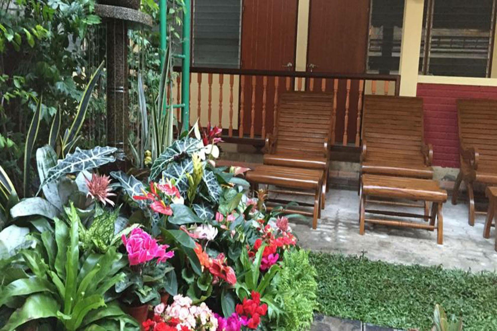 Siriwan Guesthouse Chiang Mai Dış mekan fotoğraf